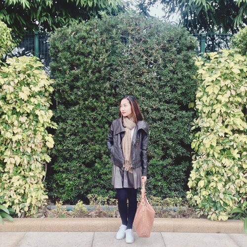 <div class="photoCaption">Definitely not for summer #ootd but yay for winter! Winter time, two years ago in Hk 💕 #Clozette #travel #ootd</div>