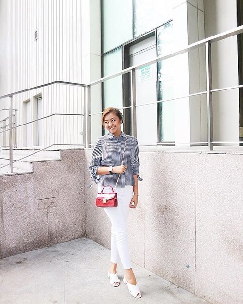 <div class="photoCaption">I had 3 events today so I made sure to wear the comfiest outfit + an up do hairstyle to help me survive the scorching heat!!! 🤦🏻♀️☀️ Thanks for the photo @janeskamargaux / @almirateng #clozette #clozetteco</div>
