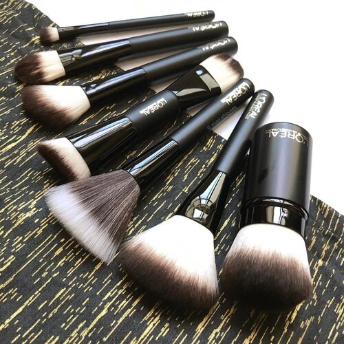 <div class="photoCaption">Soft and affordable #makeupbrushes? The new @lorealmakeup #brushes fit the bill just well! They have synthetic fibers that are very soft with a lot of give, and have shorter handles that are good for traveling with. I'm told that Mim K's makeup artist apparently is a fan of the dual-ended #makeupbrush for face and contour.
___________________
#clozette #beauty #igbeauty #flatlay #drugstorebeauty #drugstoreproducts #cosme #budgetfriendly #lorealmakeup #lorealparissg #loreal #lorealparis #nofilter #instabeauty #beautyaddict #beautyblogger #beautyjunkie #makeup #iphoneonly #sgbeauty #sgbloggers #lovebeauty #beautylover #budgetmakeup #igmakeup #instamakeup #cosme</div>