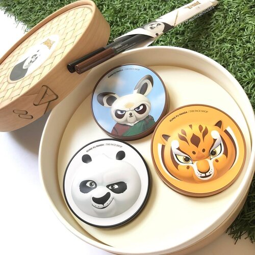 <div class="photoCaption">Cutest dimsum ever, and it's 0 calories, lol! 😂😂😂 I'm talking about the @thefaceshop_sg x @dreamworksanimation #kungfupanda #makeup set! This is a "dim sum"-styled set, with 3 "dim sum" back, aka cushions (Oil Control Water Cushion, CC Ultra Moist Cushion, CC Intense Cover Cushion), and two Inkgel pencil #eyeliner as "chopsticks"! Get it at all #thefaceshop stores!
___________________
#clozette #beauty #igbeauty #igmakeup #iphoneonly #instabeauty #instamakeup #cosme #cosmetics #bbcushion #cushionfoundation #kbeauty #koreanmakeup #koreanbeauty #kmakeup #rasianbeauty #abcommunity #asianbeauty #asianmakeup #makeup #beauty #makeupjunkie #makeupporn #makeuppost #beautyaddict #cute</div>
