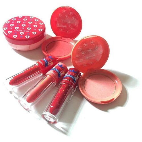 <div class="photoCaption">Some of the @etudehousesingapore #berrydelicious #makeup collection! The #colorinliquidlips #liquidlipstick, #creamblush and #preciousmineral #bbcushion are some of my faves! #Clozette #beauty</div>