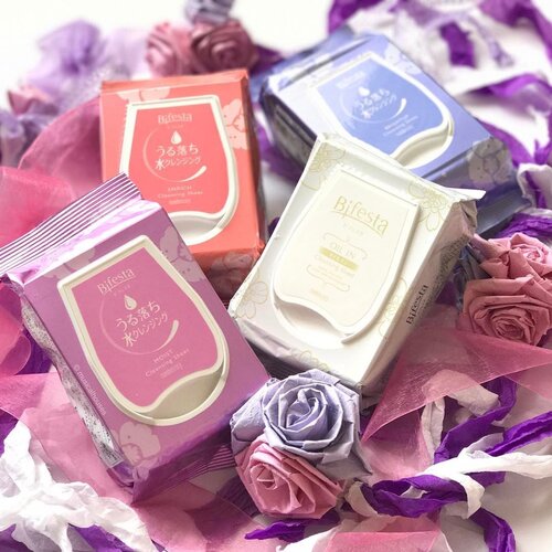 <div class="photoCaption">On Wednesdays we wear pink! Makeup remover, that is! These new @bifestasg #makeupremover wipes contain squalane and other emollient oils to help hydrate the skin while removing makeup, so that your skin is not dried out! The ingredients lists for these are in Japanese so I've got to get around to really looking them up, but in the meantime I'm pretty excited to try these out!
____________________________
#clozette #beauty #igbeauty #igskincare #iphoneonly #instabeauty #instaskincare #skincare #bifestasg #bifesta #myfavouritemakeupremover #cosme #cosmetics #abcommunity #ABbloggers #rasianbeauty #asianbeauty #asianskincare #skincareroutine #japanesebeauty #japaneseskincare #flatlay #lovebeauty #beautyjunkie #beautyaddict #beautylover #sgbeauty</div>