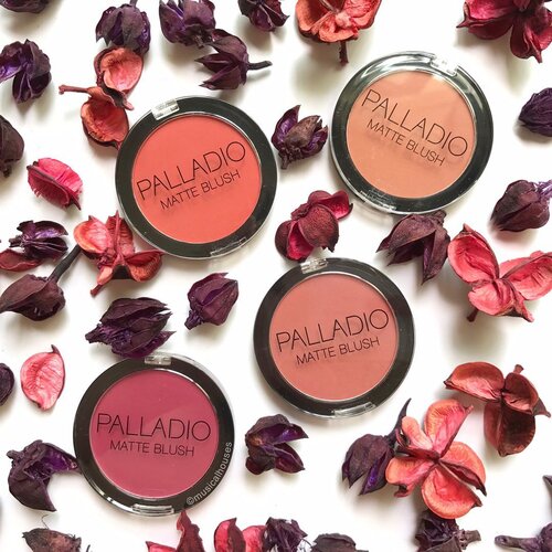 <div class="photoCaption">Love my #blushes! If you're a #blush junkie in search of a cheap matte #blusher, the @palladiobeauty one is a seriously good option for a nicely pigmented one. Although the packaging and formulation are is simpler and not high-end luxe, it still works! Also if you're going to be at @causewaypointsg @guardiansg on 24th June, 6pm-8pm, @palladiosg is giving away 100 free Matte Blush! Check out their FB page for more deets :) ____________________
#clozette #beauty #makeup #matteblushcolour #matteblush #palladio #palladiocosmetics #palladiobeauty #palladiosg #flatlay #potpourri #drugstoremakeup #drugstorebeauty #drugstoreproducts #budgetmakeup #budgetbeauty #budgetfriendly #cosme #cosmetics #instabeauty #igmakeup #igbeauty #instamakeup #makeupporn #makeupjunkie #makeupparty</div>