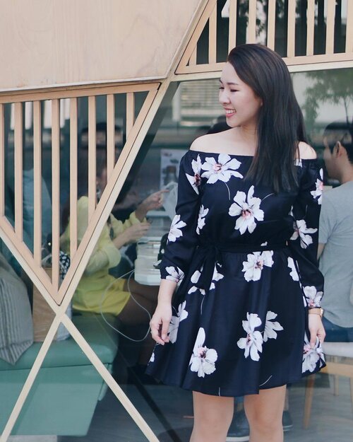 <div class="photoCaption">Keep it simple, keep it honest, keep it you. 😌 // Have you guys checked out @refashsg's new self-listing platform? 😀The smart folks behind this wonderful platform have tweaked the system so that more women will get to benefit from the service that REFASH provides in helping them to declutter, in turn reducing textile wastage and doing our small part for the community. 👌🏻Be sure to head over to their IG and take part in their $200 cash voucher giveaway (ends tmr!) and #ICYMI, their Orchard Gateway outlet is now open! 🤗pc:@lkzx #stylewithena #shugaa #refashsg</div>