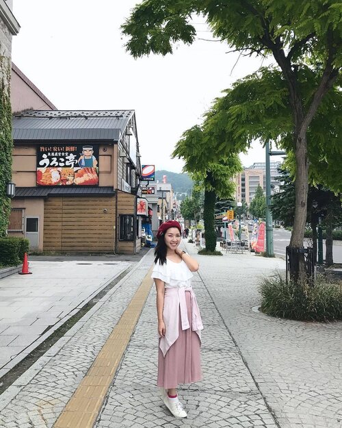 <div class="photoCaption">Otaru is a small, quaint town in Japan famous for their Canal and Glass museums... That said, I came here this morning with my parents and we went to check out the Sankaku Market (三角市场) for really fresh sashimi don and yummy crab soup (up on stories!) and then I went for a mini shopping trip at the pharmacy while they got up the bus. 😂I haven't actually chanced upon a Family Mart with my favourite Oden so here's hoping I get to have it before the trip ends. 🤞🏻Dressed in white top and pink flannel shirt + pleated skirt from @uniqlosg, one Japanese lady told me I looked "Kawaii" today. 🙊What you don't know is, I trekked 20min up and down to Shakotan Blue seas in this outfit, somebody give me a round of applause please. 😂 #stylewithena #travelwithena #enaxhokkaido #uniqlosg #nowthatsareallylongcaption</div>