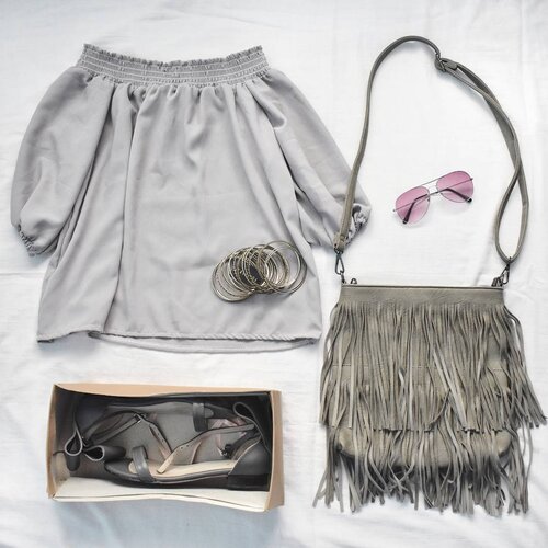 <div class="photoCaption">Outfit planning for our next shoot! 📷 What should I pair with this comfy offshoulder top from @basico.philippines? Pants, shorts or skirt? 😅
Checkout @basico.philippines for super chic and trendy clothes! You'll love the items as much as I did! 💖 #clozette #clairecollabs</div>