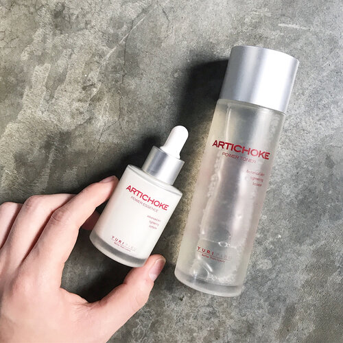 <div class="photoCaption">🦁🦁🦁
Artichokes. If they are good on the pizza, they are good on my skin -- only because a luxury K-beauty brand, @Yuripibu presented so. Marketed as the dupe for the red line from the Japanese 'S' brand at a fraction of its cost. This brand was already on my radar for the longest time so I am beyond thrilled to finally getting around to testing it c/o @EveningIsland. I am an #EveningIslander now after all.
---------------------------------
【Artichoke Power Toner】
Visibly tighten pores. Lift and tone. Brighten and soothe. Contains 50% Artichoke Extract, 40% Witch Hazel Water, Galactomyces Ferment Filtrate and a bunch of skin-benefitting ingredients (refer to slide 4). Free of alcohol, full of goodness.
---------------------------------
【Artichoke Power Essence】
Everything mentioned above plus strengthening skin from within and possibly reduces the occurrence of pimples and lines. With 60% Artichoke Extract, Witch Hazel Water, Galatomyces Ferment Filtrate, Siberian Ginseng, Squalane, Ceramide and more (refer to slide 5) to really drive the point home.
---------------------------------
Now, i have only just begun to incorporate these into my daily routine and I really have to say that the brand do deliver. There are three things I always look out for 3 points to determine if the product is working: hydration level, skin texture, and visible radiance. These 3 points, to me, are the most fundamental effects a product (or line) should offer from the get go. And using these Artichokes daily now, I feel that my skin is getting better by the day. I am really happy with the result thus far.
.
Bonus: TGIF! Evening Island and I would like to welcome more Islanders onboard so we will be hosting a giveaway REALLLLL soon so keep your eyes peeled!</div>