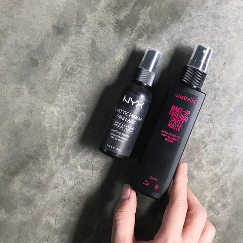 <div class="photoCaption">🦁🦁🦁
One in, one out! Out goes the NYX Matte Finish Setting Spray and in comes the 【Australis Make-Up Finishing Spritz Matte】
---------------------------------
What it is:
A refreshing, matte setting mist for makeup. Featuring a Fixative Polymer which create a film over makeup to prevent it from wearing off throughout the day. Matte variant contains Witch Hazel Extract and White Tea to condition the skin/pores. Vegan friendly and not tested on animals.
---------------------------------
I have been using this for almost a week now and I must say that the light floral-ish scent is a great distinction from NYX. In terms of performance, it does not really mattifies the skin to a zero shine condition. If the finish of your base is matte, then of course it'd look matte. But if you, like me, uses a semi-matte finish base (i.e. the Tiger Cica Blemish Cover Cushion yesterday) then this mist will sort of create a fluffy, mochi-mochi, soft focus effect.
.
Comparing price point, the NYX goes for $14/60ml while the Australis goes for $16.90/150ml. The Australis is definitely going to lasts for awhile.</div>