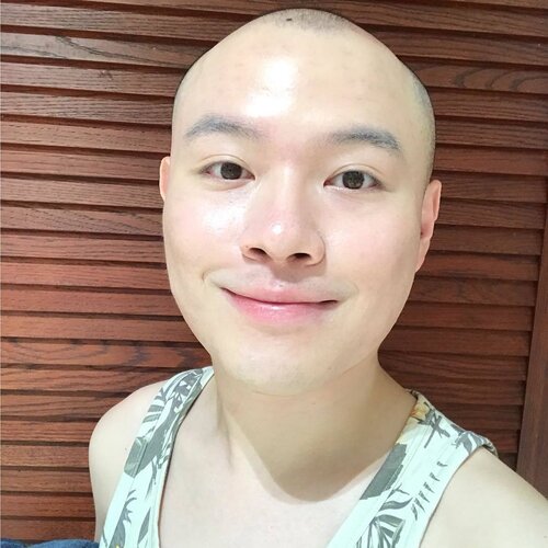 <div class="photoCaption">🦁🦁🦁
How's my No-Makeup-Look? Currently testing the Giniv Glamour Gardien SPF50 PA+++ and yes, true to its name, I feel the glamour of a "Hollywood glow".
.
@Giniv.Official what unicorn dust did you guys added into it? Whatever it is, it is working!
.
.
PS. No filter used. Just bright sunlight and white fluorescent light from the shopping mall ceiling.</div>