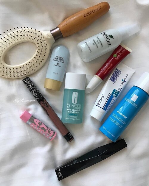 <div class="photoCaption">OD-ed on food & makeup so these will just have to do for today.
•
•
#MyRomana #clozette #skincare</div>