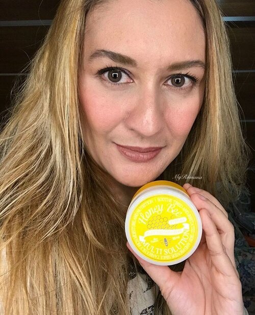 <div class="photoCaption">I'm often asked what is my secret of looking younger than my age.
Nothing, really.
All I know is that dry skin makes me look "old".
So I make sure to use a good moisturizer.
📌SKINCARE DOES NOT HAVE TO BE EXPENSIVE TO BE GOOD📌
And I'm a testament to that
•
•
•
I've been using @nafura Honey Bee Venom since 2015.
Back then I'd not even met the owner of @nafura.
This is a staple in my skincare routine.
Btw, I keep my skincare simple and basic.
I was attracted to the cute yellow honey comb packaging. Tbh that's why I bought it initially all those years ago.
The texture and scent is so addictive.
It sinks in and does not feel sticky. I've used so many tubs since then and gifted my friends & family who all love this as well.
I've travelled everywhere with this: cold winter cities, dry desert conditions, humid tropical heat etc
Suitable for all skin types and perfect for my dry skin.
For international orders you can purchase directly from @nafura website or email them for assistance.
Fyi they have added more to this Honey Bee Venom range: serum, sheet mask ., all of which I've used and have repurchased too.
How many of you discovered @nafura Honey Bee Venom through my Instagram?
I'm curious to know bcos I still get messages thanking me for featuring this product on my social media platforms
•
•
•
•
📌This is what I use when I need to use a thick high coverage foundation like @katvondbeauty Lock It Tattoo Foundation (as I am using in this photo)
•
•
•
•
#MyRomana #fiftyandfabulous #clozette #skincare #RomanaRecommends</div>