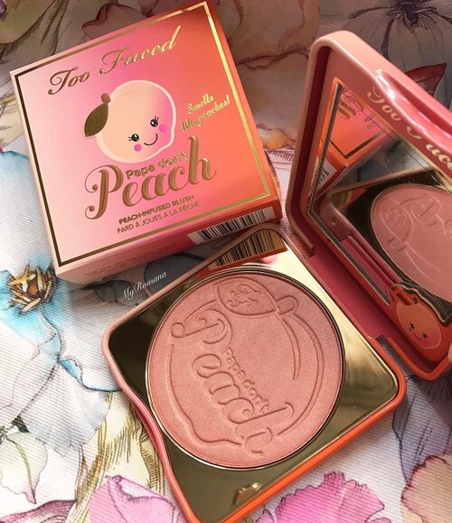 <div class="photoCaption">@toofaced Papa Don't Peach blusher.This was never on my radar but I bought it anyway bcos:(1) I used to dance to Madonna's "Papa Don't Preach"💃🏼(2) Love the colour on me(I didn't think it swatched well with just my fingers so I tried some on my cheeks) and wow! it gave my cheeks a lovely healthy glow. No highlighter needed as it gave a nice sheen(that didn't accentuate my pores)•••@sephoramy #sephoramy #MyRomana #clozette #toofaced #toofacedpapadontpeach</div>