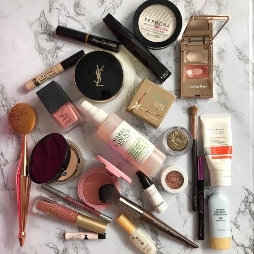 <div class="photoCaption">Wasn't planning to wear any #makeup at all yesterday.
And then this happened!
•
•
#makeupjunkie #sorrynotsorry •
•
•
#MyRomana #clozette</div>