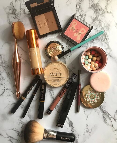 <div class="photoCaption">"Wakeup & Makeup"
So glad I managed to grab @katvondbeauty Ludwig.
Such a gorgeous wearable nude that doesn't wash me out.
P/S it is quite similar to local brand @so.lek Ledang in case you want a budget friendly dupe.
•
•
#MyRomana #clozette</div>