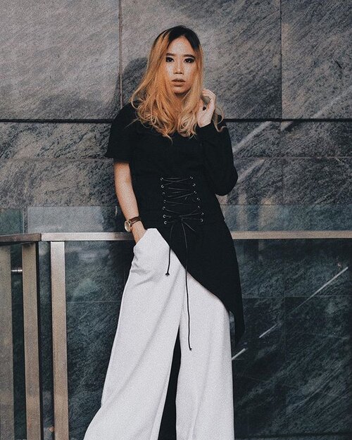 <div class="photoCaption">"Fashion is the amor to survive the reality of everyday life" - Bill Cunningham🙌🏻
💄: @sintawina_mua 📸: @michjie .
.
.
.
.
.
.
.
.
.
.
#fashionblogger #blogger #bloggerindo #fashionenthusiast #fashionstyle #stylebloggerindo #bloggerbabe #bloggerlife #styleblogger #style #fashion #ootd #potd #medanbeautygram #streetstyle #streetfashion #fashionstylist #fotd #ootdindo #clozette #lookbookindonesia #indostylepeople #ootdfashion #ootdwomen #fashionwomen</div>