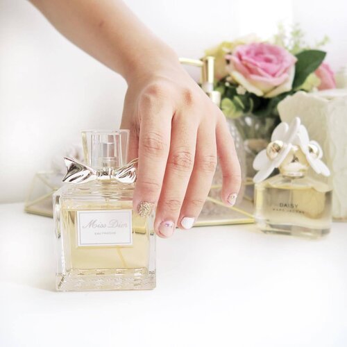 <div class="photoCaption">It's hard to do nail art when you have "pungok" nails. 💅🏻 But thank you ao much @ayumilaspinas for always doing great with my nails 😘
.
Featuring my favorite perfume from @beautyscentsph 😘 I love musky scents. I can even wear perfumes for men 😅 Who's with me? ...
PS. Closing my L'Oreal giveaway at 8pm today. I'll moderate the entries and announce tomorrow na guys ha. 😘 Greeting you all a happy #IndependenceDayPH 🇵🇭
...
#clozette #shesingsbeauty #missdior</div>