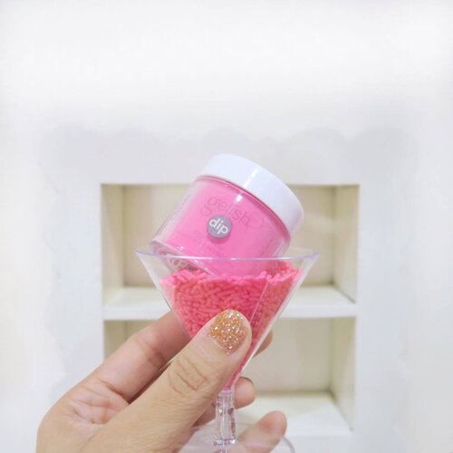 <div class="photoCaption">Love gel nails? Try this newly launched nail polish system by @gelishph called #GelishDip! Available in different shades, no need for lamps, fast-drying, and last long like gel polish! Try it when you visit @beautynbutter Nail Lounge! I frequent there so maybe we can have our sessions together! 💅🏻
...
#GelishDipPH #beautynbutter #BBXGelishpH #gelishph #clozette #shesingsbeauty</div>