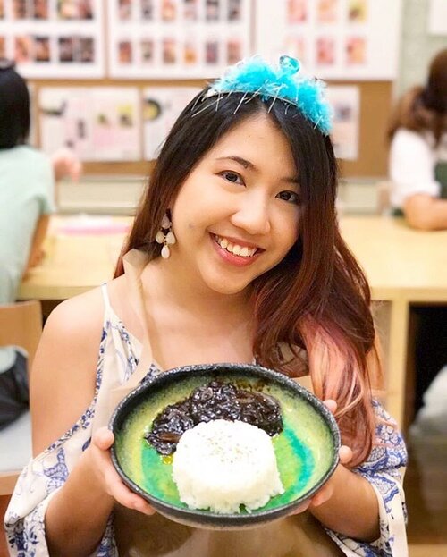 <div class="photoCaption">So this is kinda embarrassing, but I'm quite lacking in culinary skills. That cake I blew up in secondary school; or that rock hard scone I made that could have passed for a chew toy? *shudders* 🔪🔪🔪🔪
My lovely bridal entourage gave me the best cooking experience when they surprised me with a Hamburg Steak lesson at @abccookingstudio_sg! #notanAd
🍔🍴Perhaps now... the husband-to-be won't need to starve in our future life together hehe...
.
.
.
#clozette #asseenonme #pursuitofportraits #selfie #selca #bacheloretteparty #thatsdarling #selfportrait #stylexstyle #chictopia #lookbooknu #lookbooksg #stylegram #cookingclass #busyinthekitchen</div>