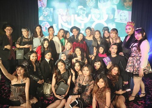 <div class="photoCaption">Thank you @nyxcosmetics_indonesia for inviting me💖💖 selesai show nari langsung ngibrit ke bawah dan udah pada bubaran. Untung masih sempet ketemu dan foto2 hihi😘😘 congratulations again to my queen @querramellca you really deserve it and I already knew that you're gonna win this. No doubt. Keep inspiring🤗
.
Thank you @giselavi_ for the photo💗
.
#ivgbeauty #indobeautygram #beautynesiamember #clozette #clozetteid #faceawardsindonesia #nyxfaceawards2017 #beautyjunkie #beautyjunkies #instamakeupartist #makeupporn #makeuppower #beautyaddict #fotd #motd #eotd #makeuptutorial #beautyenthusiast #makeupjunkie #makeupjunkies #beautyvlogger #wakeupandmakeup #hudabeauty #featuremuas #undiscovered_muas</div>