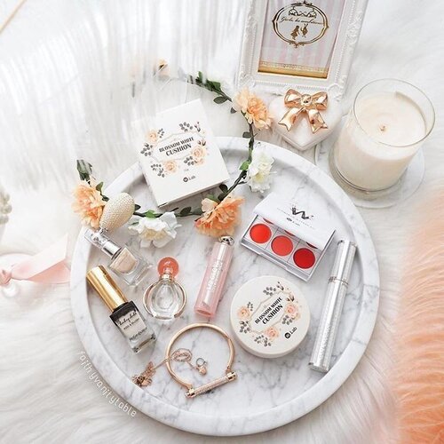 <div class="photoCaption">The dainty packaging of beauty products always makes our heart melt. Share with us in the comments which beauty brand you think has the cutest packaging! // 📷 #ClozetteAmbassador @faithyvanitytable
Want to be a Clozetter? Join our community today at www.clozette.co for more tips on beauty and fashion! #Clozette #ClozetteSHOTS</div>