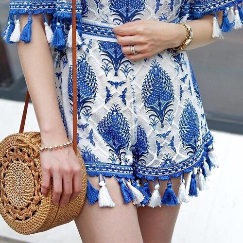 <div class="photoCaption">From the lace to the straw bag, the symphony of textures in this outfit is so mesmerising. #Clozette // 📷 #StarClozetter @sheiladytiu</div>