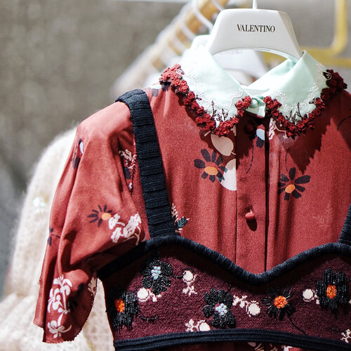 <div class="photoCaption">Decorated collars, bralettes, lipstick bags, & unique textures - just some of our favourite design elements from the @maisonvalentino Pre-Fall collection. See our IG stories for more this Fall/a Winter 2017! #Clozette #ValentinoSG</div>
