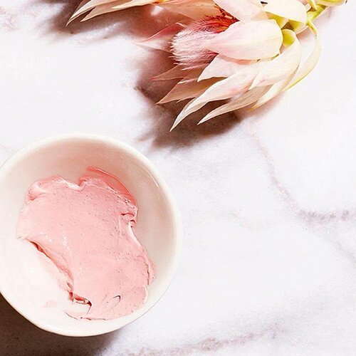 <div class="photoCaption">Clay masks are a tricky thing and when you try one, it's either a hit or a miss. Lucky for one of our writers she already found her holy-grail clay mask! Head over to #ClozetteINSIDER (tap the link in our bio) to find out more about the mask that makes her look blooming. It might be your next beauty fave! // 📷 @originsph</div>
