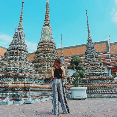 <div class="photoCaption">It's not just the weather that we should consider when planning our travel outfits but also their propriety, depending on the destination's culture. Head over to #ClozetteINSIDER (tap the link in our bio) to know about these tourist spots with prescribed dress codes. // 📷 #ClozetteAmbassador @chescademesa</div>