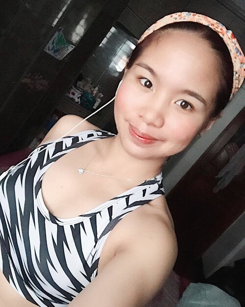 <div class="photoCaption">It's been a long time since I posted a selfie here on instagram 🙈 starting my week with a quick run wearing @lotusactivewear sports bra 💙 So comfy yet stylish! 🏃#LotusActiveWear #clozette</div>