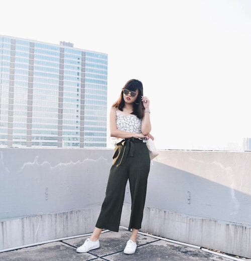 <div class="photoCaption">GIVEAWAY!!! 🎉🎉🎉
@thebeverlynlabel will be having a MASSIVE sale at 12am tonight which features markdowns of up to 50% on over 60 items! Together with @thebeverlylabel, I'll be giving away this comfy pair of pleated olive green pants to 1 lucky winner! All you've to do is:
______________________________________________________________________
1. Follow @thebeverlynlabel and @cforcassan
2. Like this picture
3. Tag one friend in the comments section below!
______________________________________________________________________
Contest ends tomorrow, 14/04/2017 at 23:59. All the best!!! #thebeverlynlabel #clozette #ootd #sgcontest #selftimerootd #hahahaha</div>