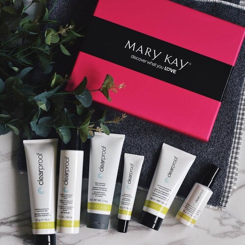 <div class="photoCaption">Growing up, I’ve always struggled with issues like acne and acne scarring which seems to only get worse during my period (even till now). Thankfully, they’re now products like the Clear Proof® Acne System from @marykaymysg that specifically targets people with existing acne issues!
Plus, they also help you prevent future breakouts from happening. I’ve been using the Clear Proof® Acne Lotion every night to apply on my existing pimples / pimple scars and it has been working extremely well for me! Can’t wait to try out the Deep Cleansing Charcoal Mask (which contains activated charcoal) to clear out my clogged pores too! 🙌🏻 #marykaysg #clozette</div>