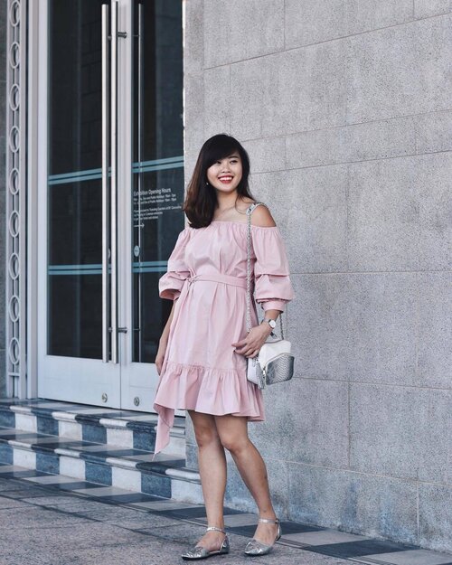 <div class="photoCaption">Spent last Sunday noon at the 10th Anniversary Party of @zwedding hosted at @foodbydo, and congrats #zwedding on your milestone again! In a gorgeous off-shoulder number from @theclosetlover 💋 #tclootd #theclosetlover #clozette #ootd</div>