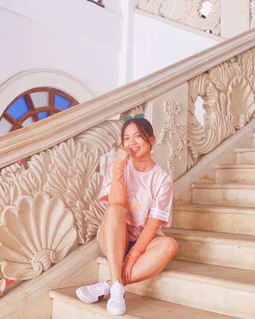 <div class="photoCaption">Life is so much better when one smiles. 💕 #clozette #clozetteambassador #patrishwears #ootd #ootdph #teamshirubi #f21philippines</div>