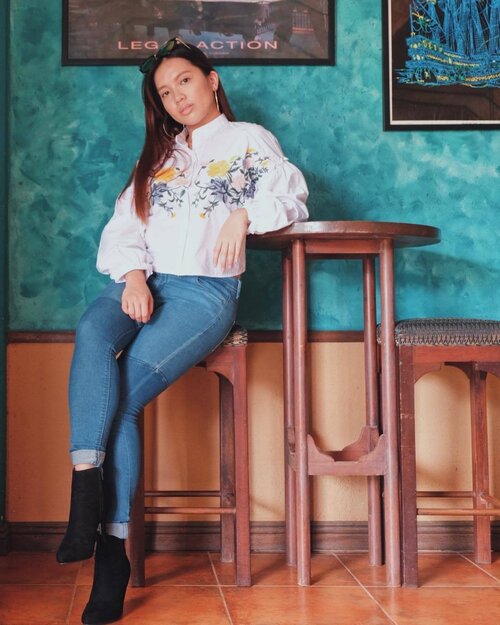 <div class="photoCaption">Chill life over back to work. 💙 #clozette #clozetteambassador #teamshirubi #ootd #ootdph #patrishwears</div>