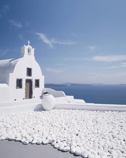 <div class="photoCaption">Wishing for this kind of monday blues..
#greece #oia #latergram #santorini
#clozette #travel</div>