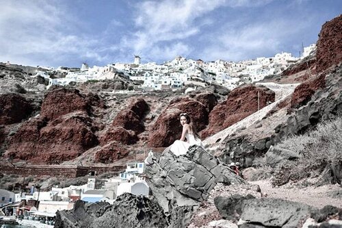 <div class="photoCaption">Wow its already been 2 months since #santorini. One of the memorable things that we did at #oia was walking down 588 steps whilst dodging donkey poop to get to #amoudibay, a tiny port with fresh seafood restaurants and chillax vibes.
#greece #throwback #latergram #clozette #travel</div>