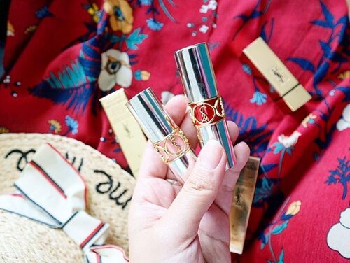 <div class="photoCaption">Im blessed being pampered by @yslbeauty ❤️❤️❤️ I'm a big fan of their lippie range since three years ago. ✨✨✨ I'm a real princess 😍😍😍 .
.
#yslaustralia #yslbeauty #beautyblogger #beaty #makeup #ysl #red #flatlay #bblogger #clozette #limited #lifestyle #foundation #perfect #beautiful #cushion #love #l4l #ysllipstick #yslbeautyau</div>