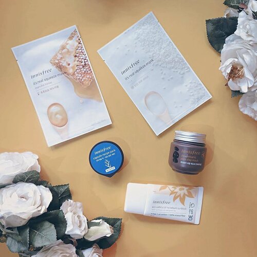 <div class="photoCaption">Mask sheets from online shop, capsule mask from @beautymnl, pore clay mask from Seoul (thanks, Bear 🐻 @gutierrezkbv) and sunscreen from Shanghai. Di naman obvious na I like @innisfreeofficial noh? 😊🍃💚 Batch review on le blog! 🌙✨ #innisfree #skincare #koreanskincare #blogged #blogph #productreview #koreancosmetics #clozette</div>