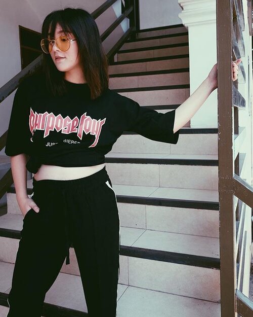 <div class="photoCaption">Love yourself❤️ @justinbieber @purposetour 📸 @jossahtecson @fujifilmph @fujifilmphlifestyle @clozetteco #ootdshare #ootdwomen #ootd #clozette #vscogang @streetstarph #fujifilmph</div>
