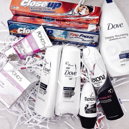 <div class="photoCaption">Thank You @clozetteco and #CloseUpPH for these awesome goodies! 😁 Don't forget to share your Kikay Kit by joining Clozette X Close Up photo contest! #Clozette #CloseUpPH #KikayKitXCloseUp #clozetteambassador</div>