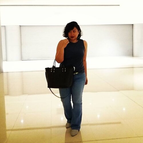 <div class="photoCaption">Vintage Levi's for casual Friyays!
#clozette #plussizefashion #plussizeph #plussizephilippines #plumpinay #ootdplusph #levis #plussize #bootlegs #jeansoutfit</div>