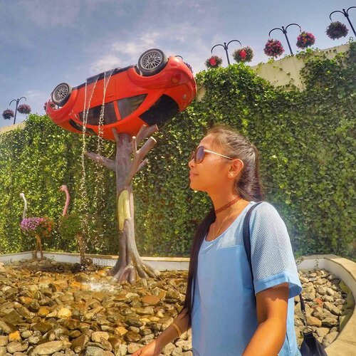<div class="photoCaption">Upside Down @dubaimiraclegarden #dmg #mydubai #gopro #goprome #goproselfie #goprohero4 #yallagopro #dubai #igers #dubaiblogger #uaebloggers #igersdubai #igersmanila #igers #travel #travelblogger #likesforlikes #f4f #liketkit #travelphotography #wanderlust #followme #youtube #vlog #visitdubai #dubaitourism #clozette #goprotravel #goprogirl #solotravel #wheretonext</div>