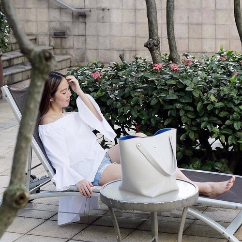 <div class="photoCaption">Need a fast forward button to the next weekend! Off-Shoulder Tiered Top from @odetowhite & Soho 2 convertible tote bag @sometime_byasiandesigners.</div>