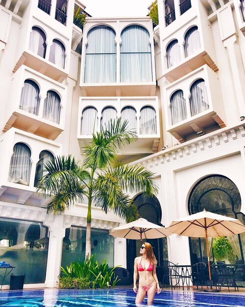 <div class="photoCaption">It's a different Monday blue at this place. I'm back in Singapore and getting ready for the next trip. In the meantime, just some #throwback photos from #SiemReap because, you know, I still have so many fun things to share. #travelwithCrystal #travel #clozette #ootd 📸 @jupiterkitty_</div>
