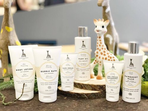 <div class="photoCaption">#SophieLaGiraffe has stood for safety and reliability for over 5 decades. Officially launched @Escentials , you can now care for your child's skin with the award-winning, certified natural and organic skincare. .
#SophieLaGiraffeBaby products contain ingredients of the highest quality sourced from around the world, suitable for babies with sensitive skin. All products have been subjected to dermatological testing to guarantee high quality, safe and ecological natural skincare for our children.
.
Provide your child with the best care possible. ❤️👶🏻 #escentialssg #mercurysocial #sophielagiraffebaby</div>