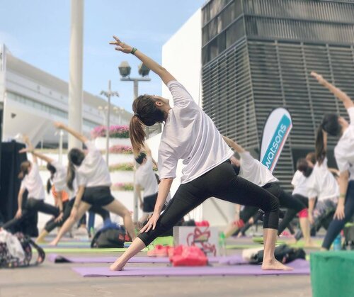 <div class="photoCaption">Rise & stretch it out for @watsonssg 1st ever mass yoga session in collaboration with @PlatinumYoga
Partnering #ActiveSg to #GetActive 💪
A great way to kickstart the weekend!
#feelingrejuvenated #watsonssg #huntington #platinumyoga</div>