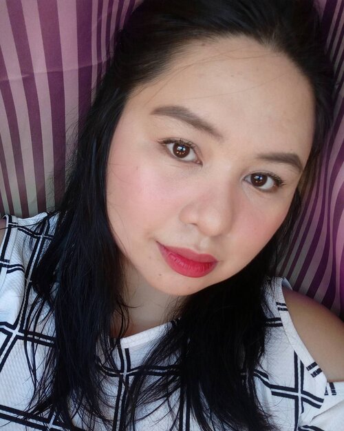<div class="photoCaption">@iwhitekorea bb holic (beige)
@welovemaybelline fitme concealer
@elfcosmeticsph two way cake powder
@everbilenaofficial two color pencil (brown/black)
@fashion21_cosmetics double up mascara
tints and the city samantha from @skinlabnaturalsph
#clozette</div>