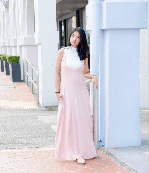 <div class="photoCaption">In my swing dress w/ hidden pockets 🐹
Dress by @houseoflabella / Shoes by @tipiandfolk</div>