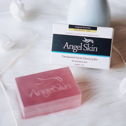 <div class="photoCaption">Soap from heaven! The transparent facial cleansing bar of @angelskinsoap is the best for sensitive skin 👌 Available at selected Watsons nationwide!
#clozette #vscocam #sonyforher #sonypinas #a6300 #angelskinsoap</div>