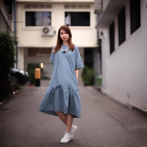 <div class="photoCaption">Finally found time to chill out in one of my favourite neighbourhoods on a rare off day that wasn't spent doing housework. 😅 Here I was in yet another minimalist ensemble (you need to get the necklace too!) by @joopboutique.</div>